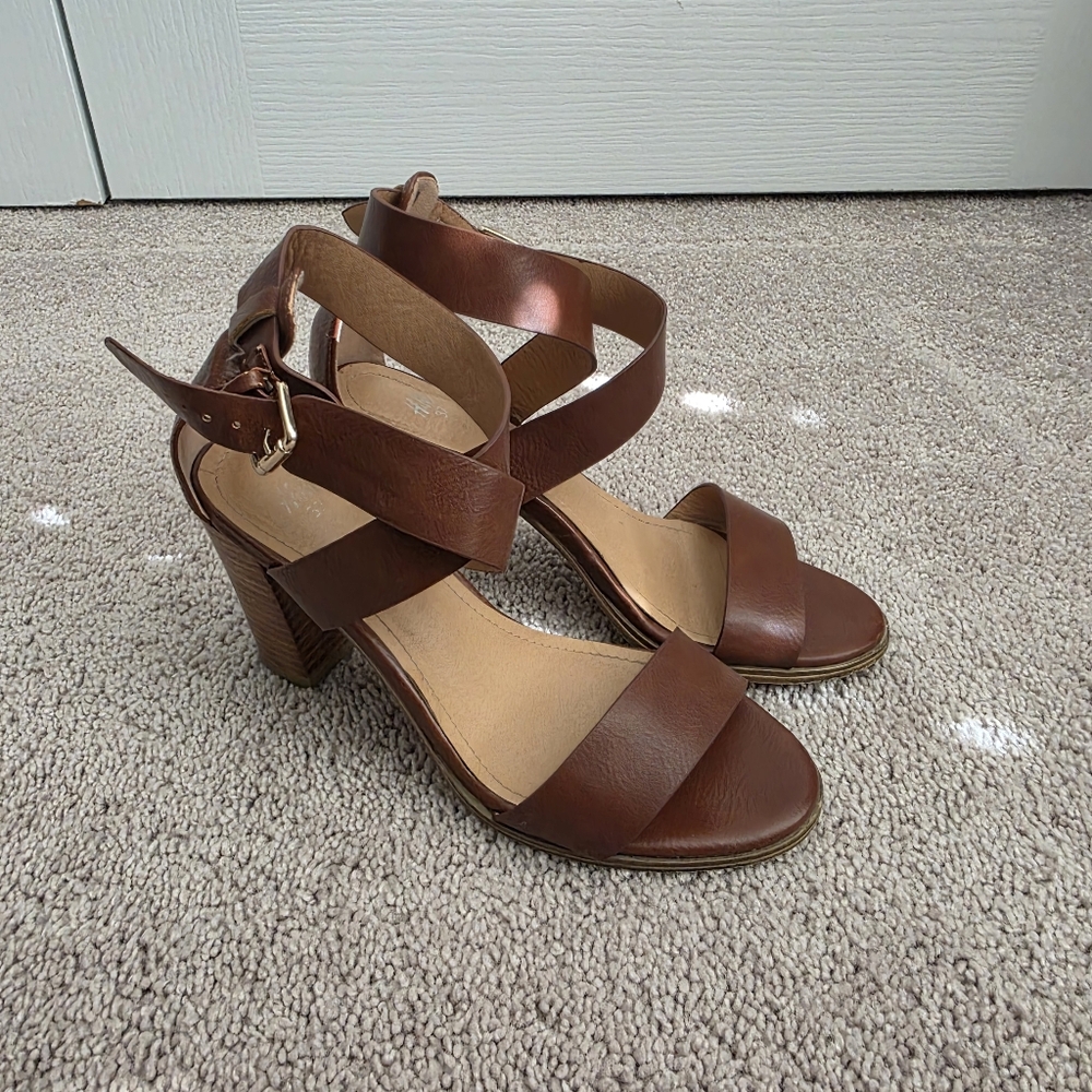 H&M Womens Cross Strap block Heels Size 37 / 6.5 Cognac Brown